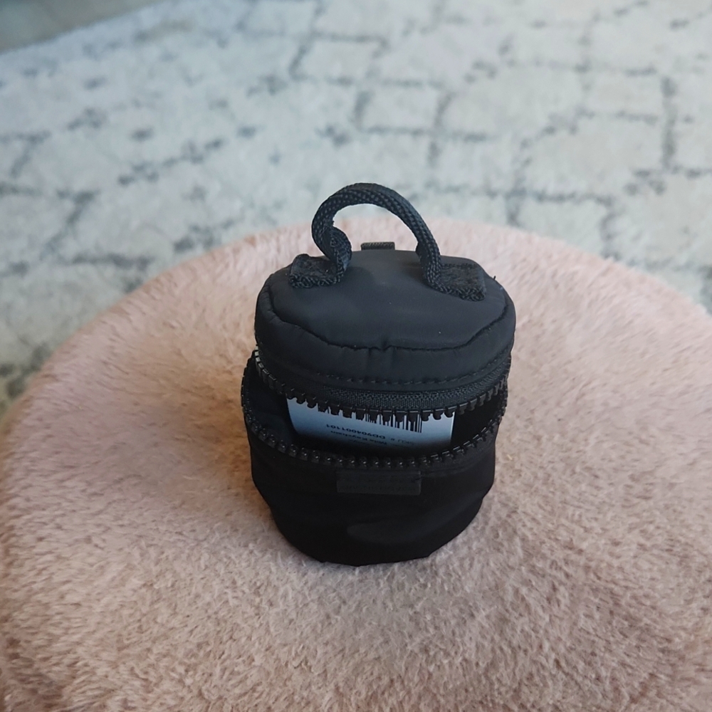 Dagne Dover Black Round Zip Card & Key Holder